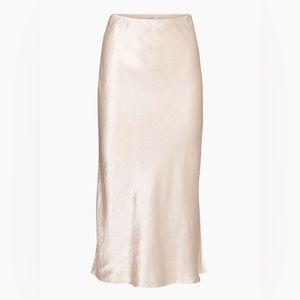 NWOT ONLY WORN ONCE SLIP ARITZIA MAXI SKIRT 🌸